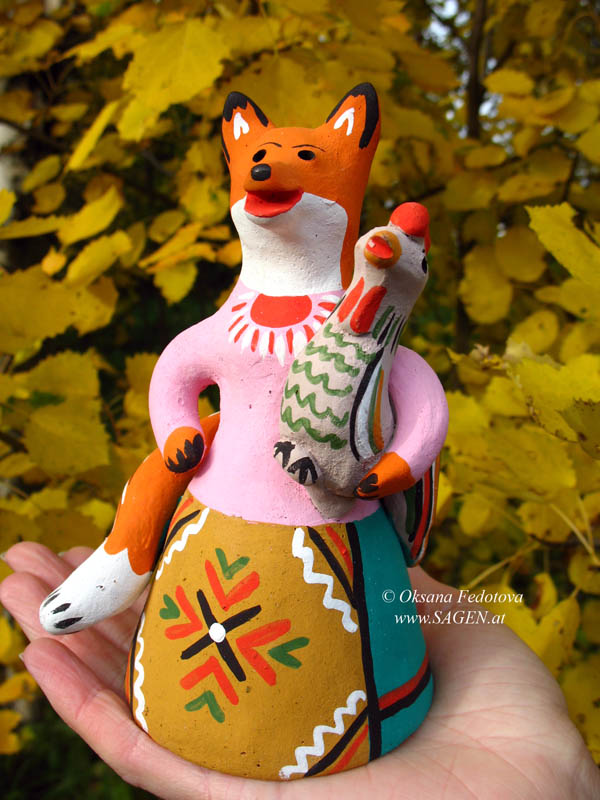 Fuchs mit Hahn – handelnde Person in vielen russischen Volksmärchen. Modernes Kargopoler Spielzeug. Archangelsk © Oksana Fedotova 